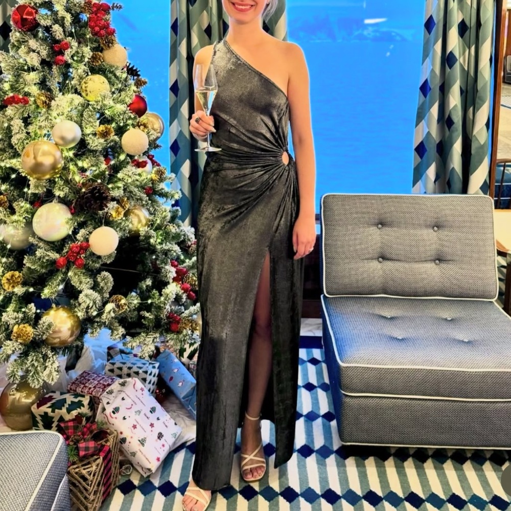 Elegant One-Shoulder Silver Dress